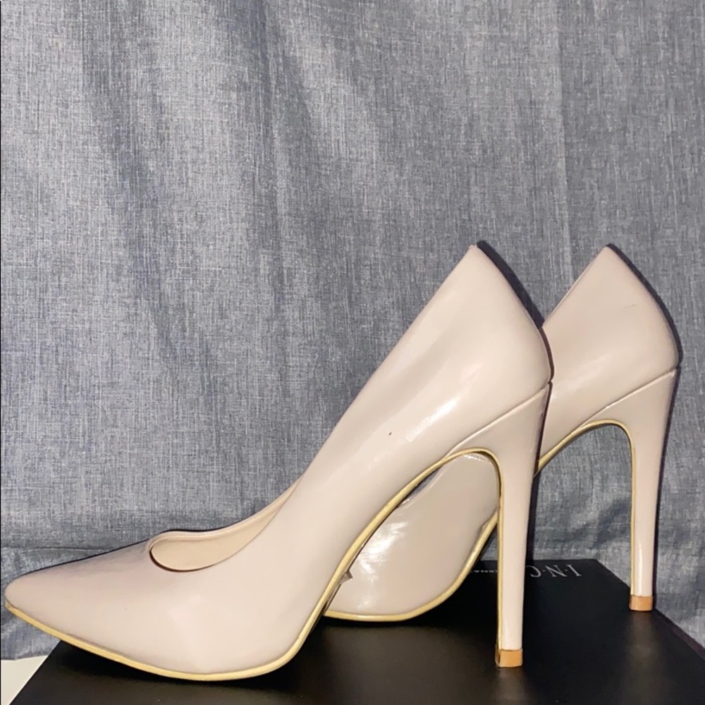 Boss Bae Pumps